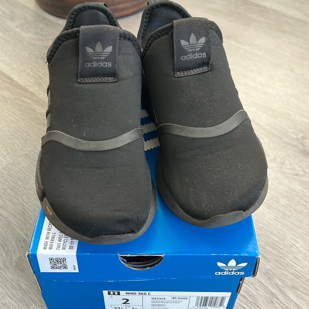 BOYS ADIDAS NMD GX3315 SIZE 2 SEE VIDEO